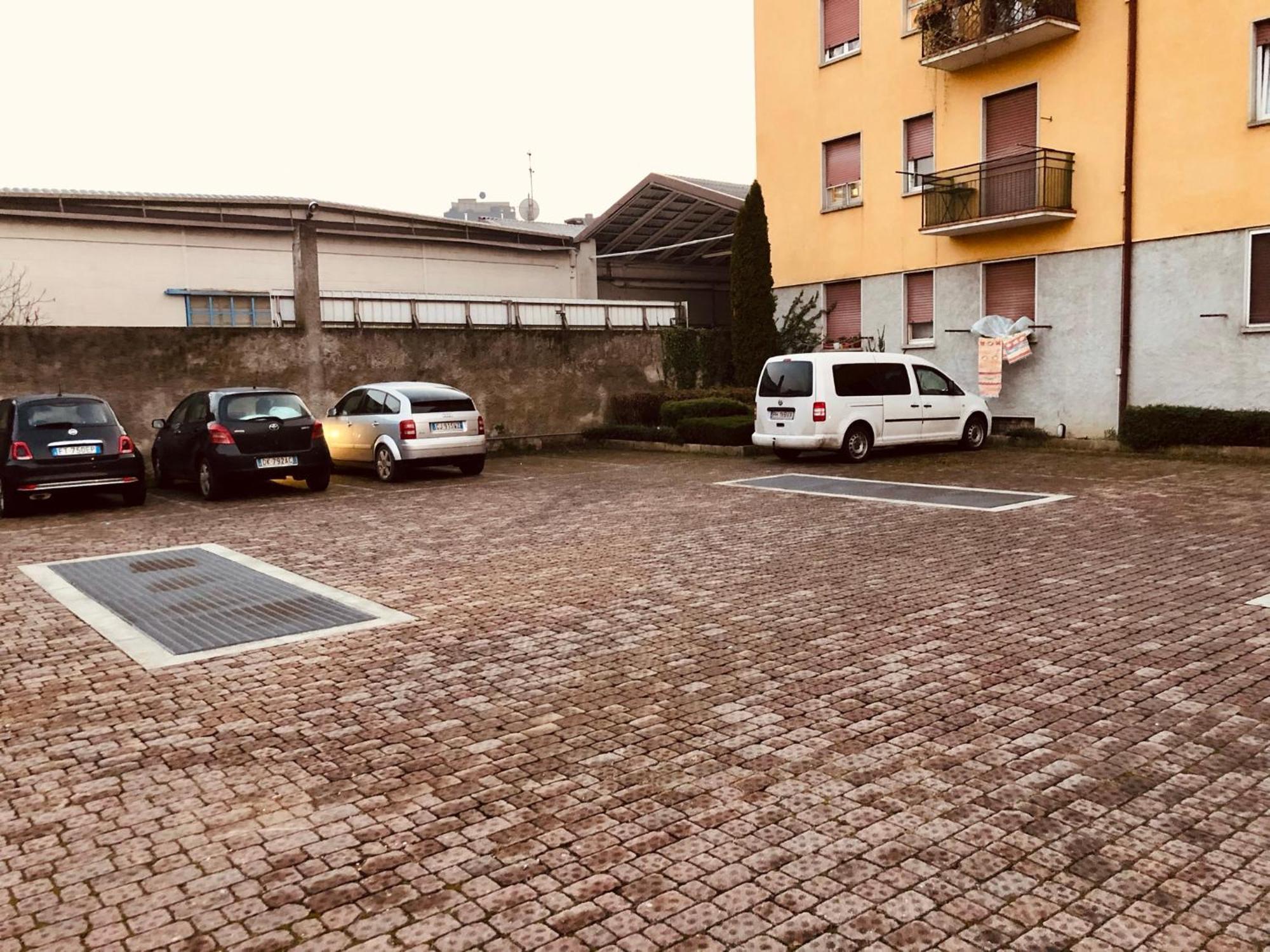 Bergamo Easy Airport Private Parking Lägenhet Exteriör bild