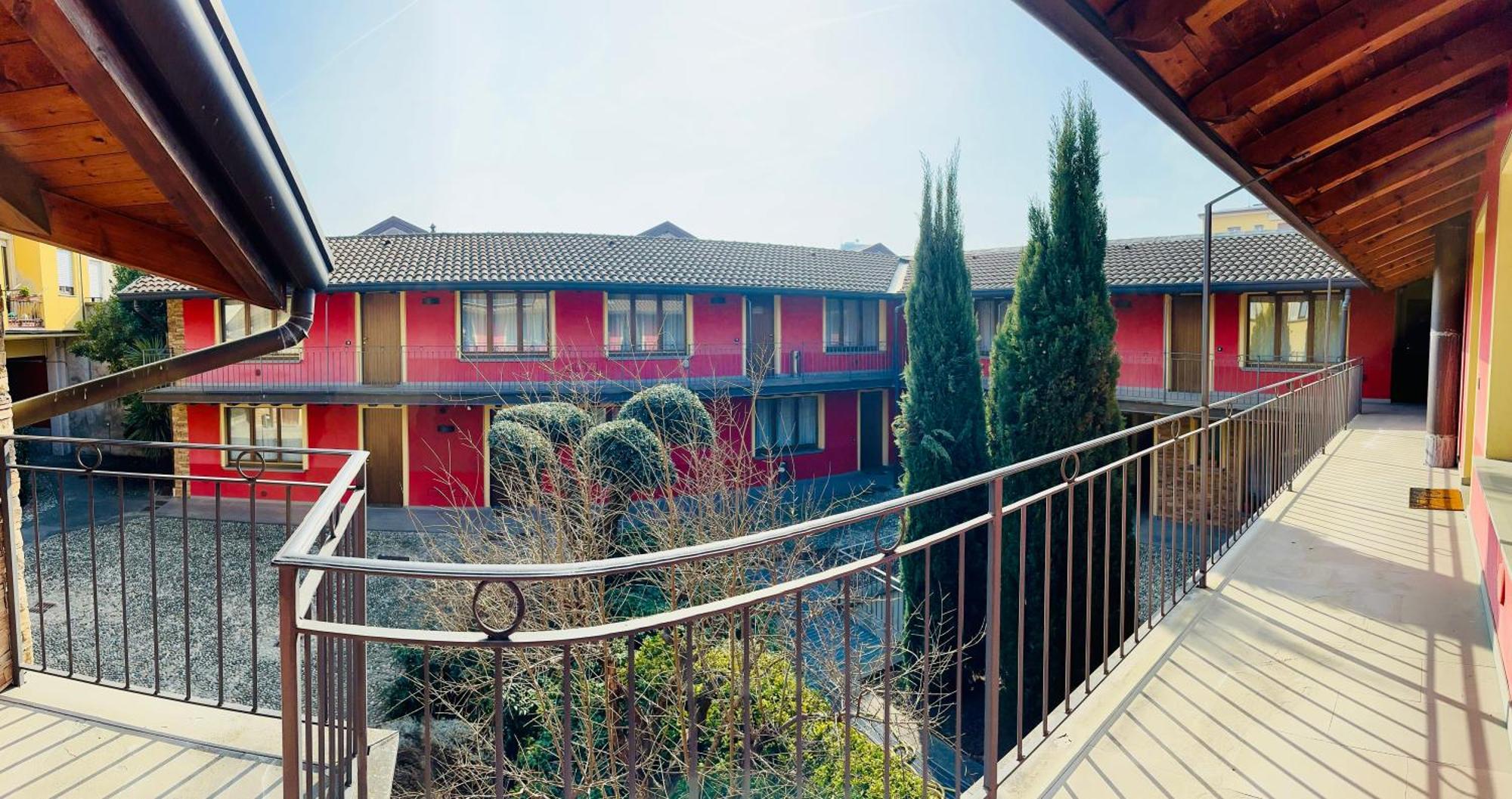 Bergamo Easy Airport Private Parking Lägenhet Exteriör bild